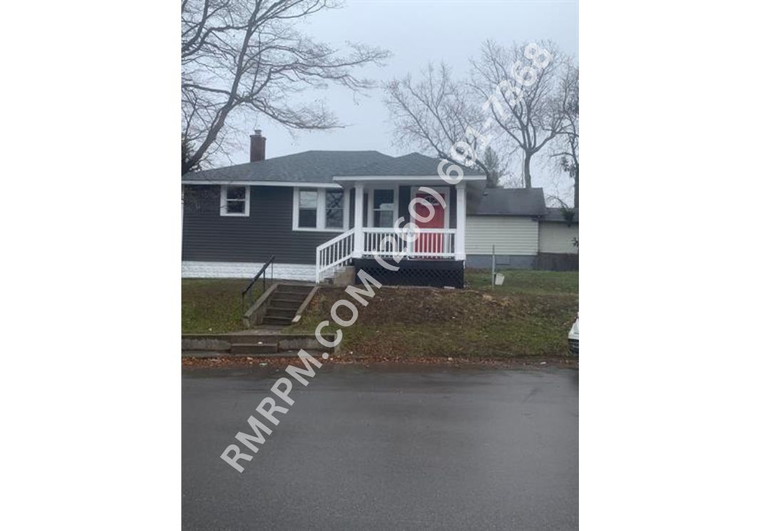 1325 Warren St.